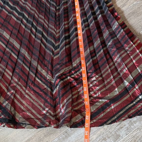 Elegant Red and Black Striped Skirt size S - Picture 4 of 6